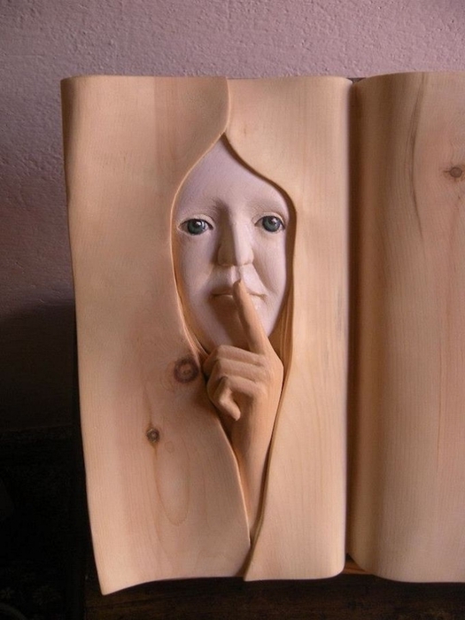 Нино Орланди (Nino Orlandi) скульптуры-книги из дерева